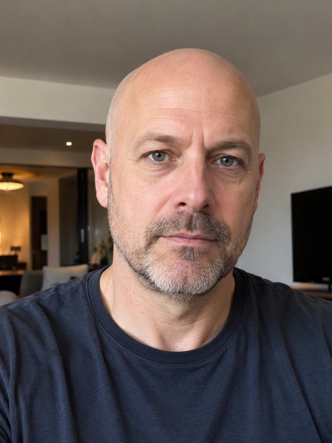 Example portrait with a clearly visible face in good lighting